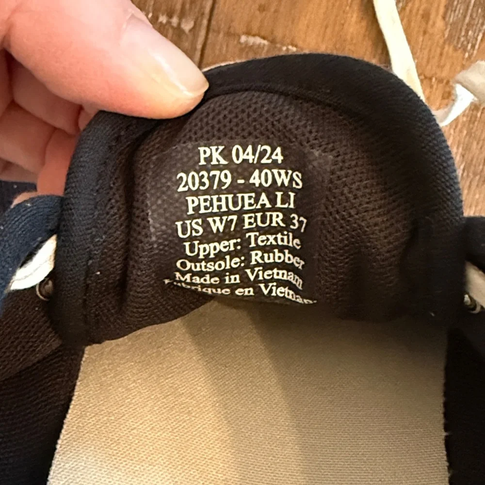 OluKai Pehuea Li Black and White Sand Canvas Sneakers NWT, Women’s 7 - Picture 7 of 7